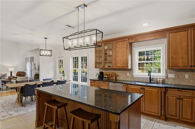 138 Montauk Court, Clemmons, NC 27012
