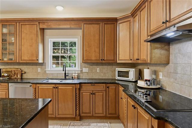 138 Montauk Court, Clemmons, NC 27012