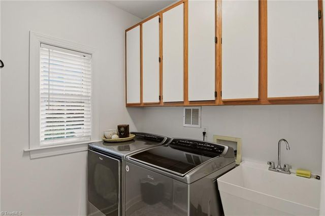 138 Montauk Court, Clemmons, NC 27012