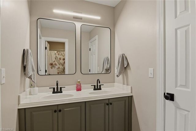 138 Montauk Court, Clemmons, NC 27012