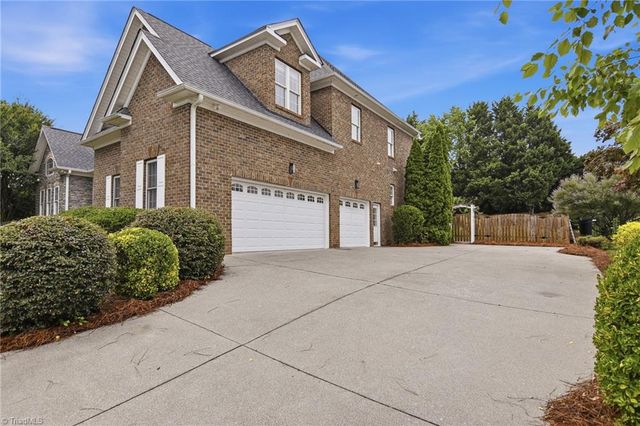 138 Montauk Court, Clemmons, NC 27012