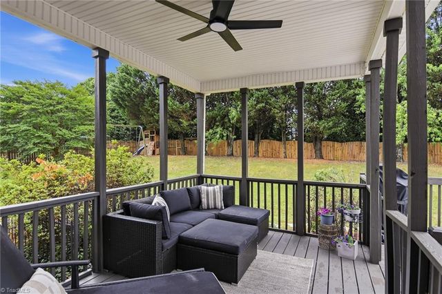 138 Montauk Court, Clemmons, NC 27012