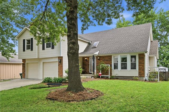 1240 E Sleepy Hollow Drive, Olathe, KS 66062