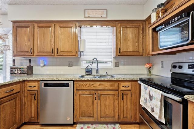 1240 E Sleepy Hollow Drive, Olathe, KS 66062