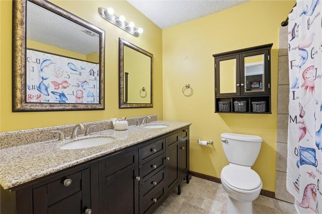 1240 E Sleepy Hollow Drive, Olathe, KS 66062