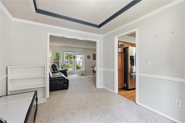 1240 E Sleepy Hollow Drive, Olathe, KS 66062