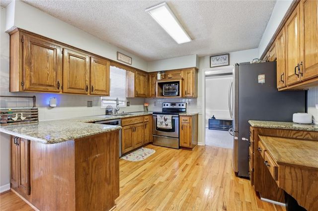 1240 E Sleepy Hollow Drive, Olathe, KS 66062