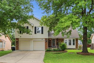 1240 E Sleepy Hollow Drive, Olathe, KS 66062