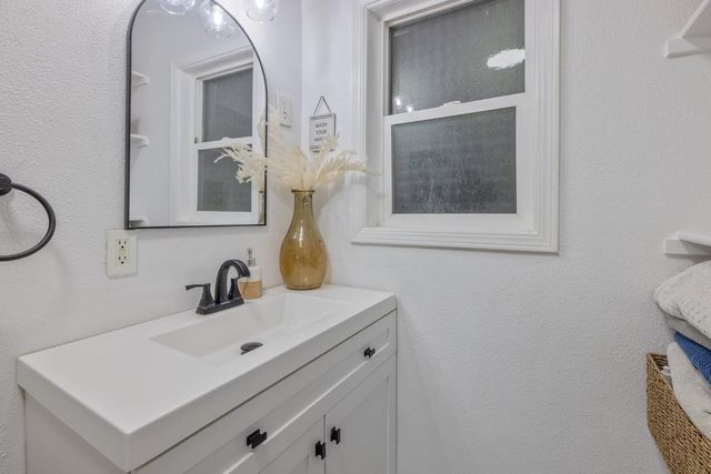 723 N Lourae Avenue, Reedley, CA 93654