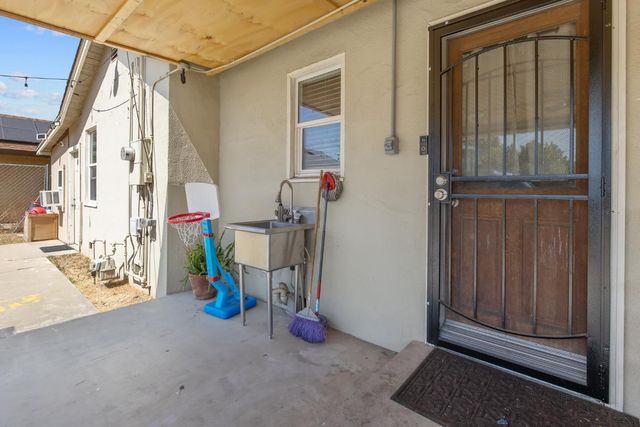 723 N Lourae Avenue, Reedley, CA 93654