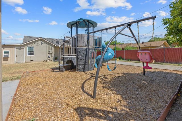 723 N Lourae Avenue, Reedley, CA 93654