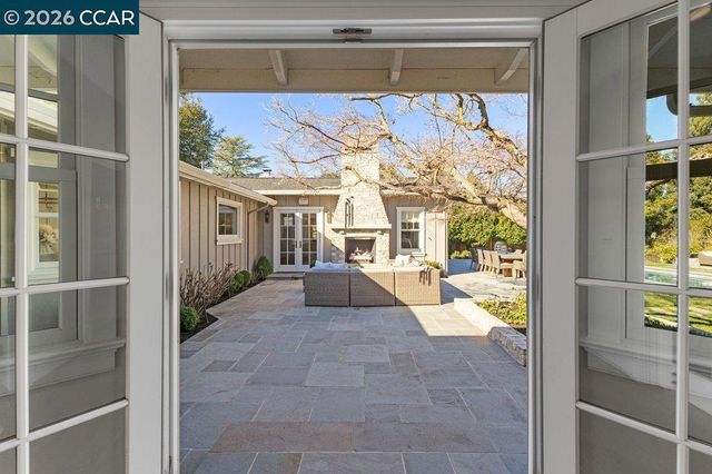 586 Bradford Pl, Danville, CA 94526