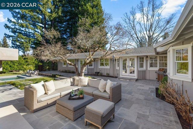 586 Bradford Pl, Danville, CA 94526