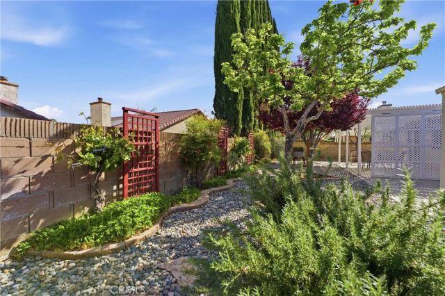 3329 W Avenue J3, Lancaster, CA 93536