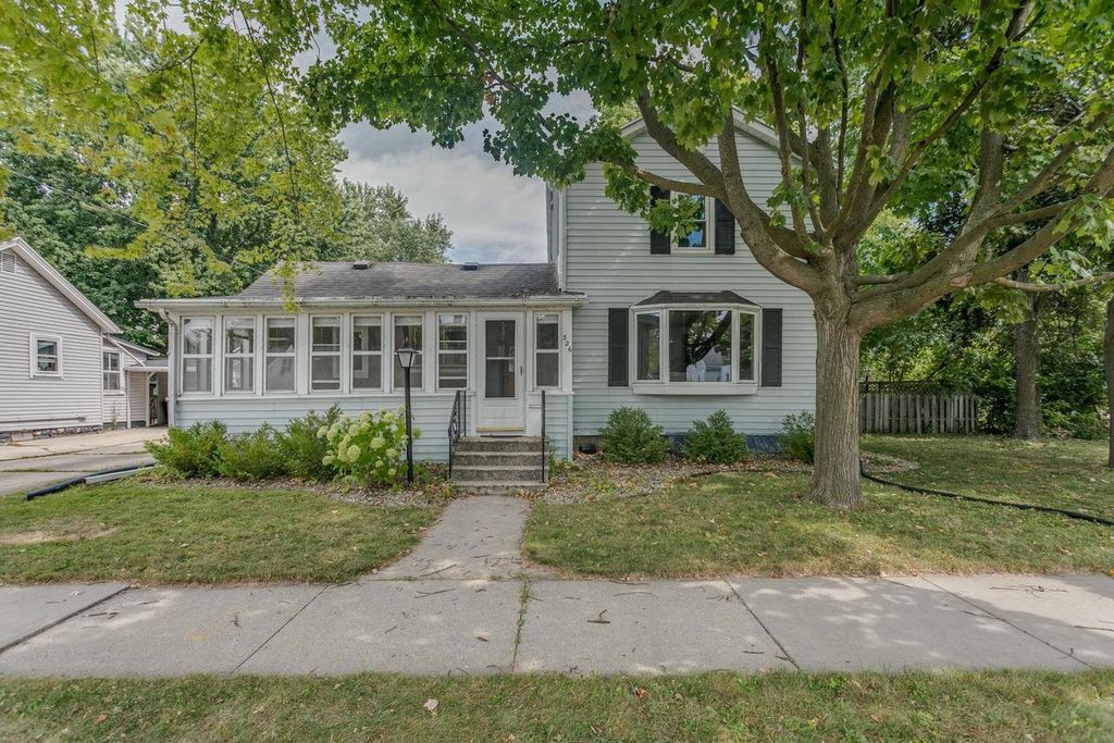 326 S SUMMIT STREET, Appleton, WI 54914