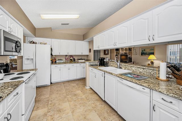 9625 OAKWOOD HILLS COURT, New Port Richey, FL 34655