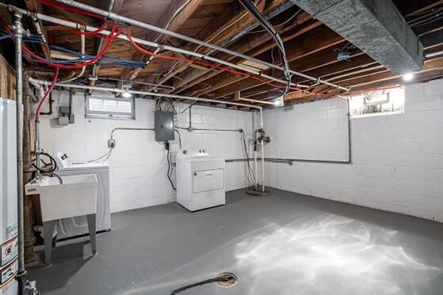 7719 W Fiebrantz AVENUE, Milwaukee, WI 53222