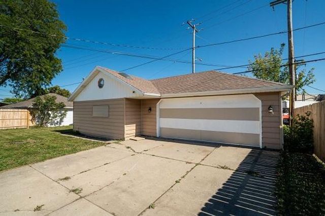 7719 W Fiebrantz AVENUE, Milwaukee, WI 53222