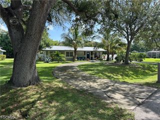 1343 Woodmere LN, Fort Myers, FL 33919