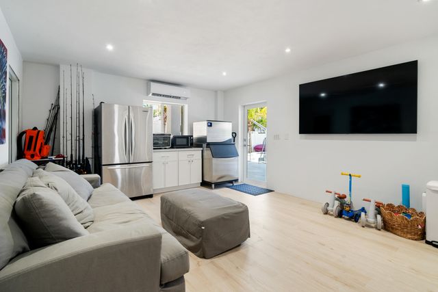 154 Dubonnet Road, Key Largo, FL 33037