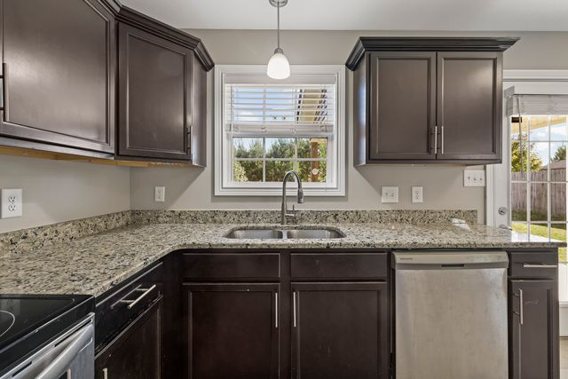 611 Hollow Crst, Clarksville, TN 37042