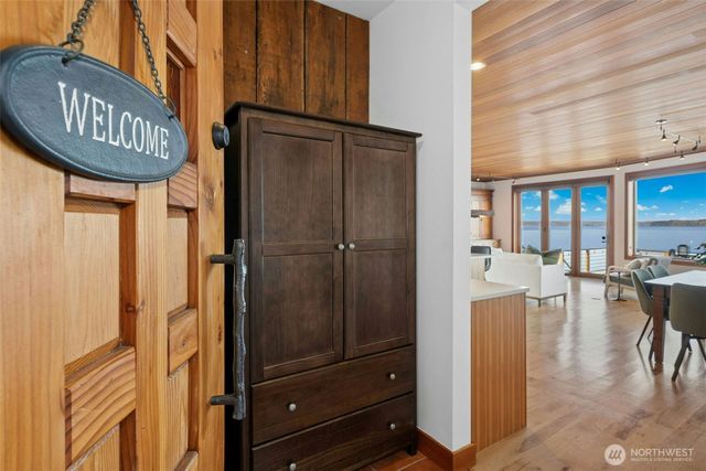 6025 Beach Drive SW, Seattle, WA 98136