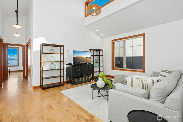 6025 Beach Drive SW, Seattle, WA 98136