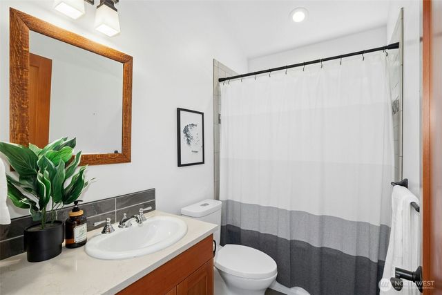 6025 Beach Drive SW, Seattle, WA 98136