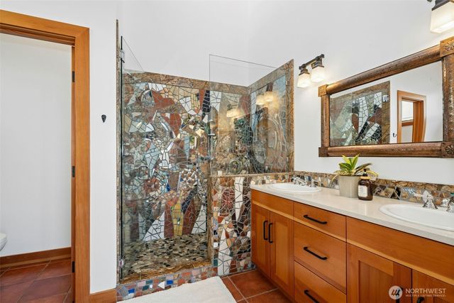 6025 Beach Drive SW, Seattle, WA 98136