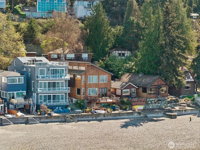 6025 Beach Drive SW, Seattle, WA 98136