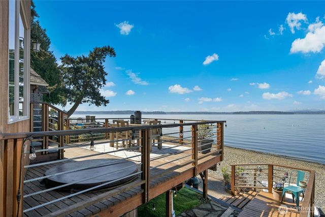 6025 Beach Drive SW, Seattle, WA 98136