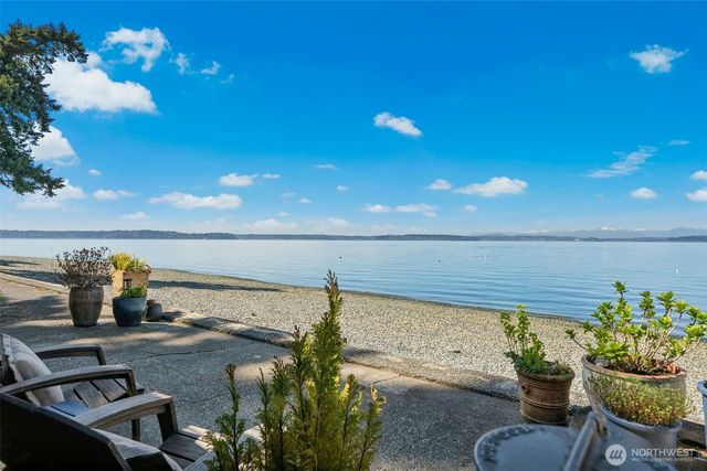 6025 Beach Drive SW, Seattle, WA 98136