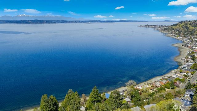6025 Beach Drive SW, Seattle, WA 98136