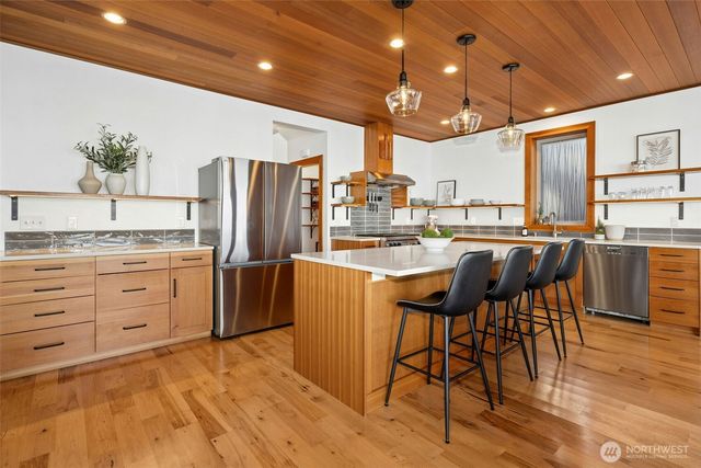 6025 Beach Drive SW, Seattle, WA 98136