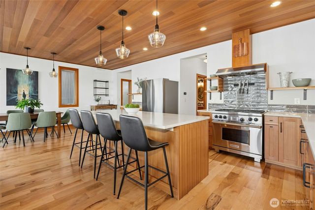 6025 Beach Drive SW, Seattle, WA 98136