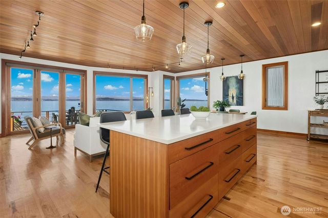 6025 Beach Drive SW, Seattle, WA 98136