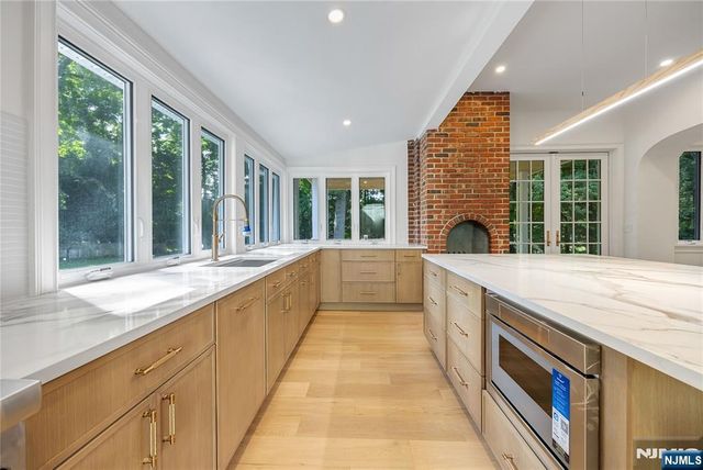 390 Harland Avenue, Haworth, NJ 07641