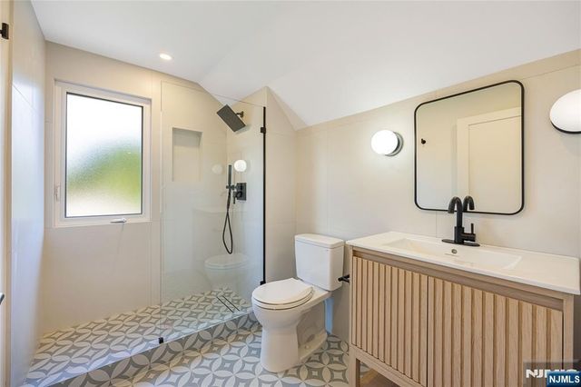 390 Harland Avenue, Haworth, NJ 07641