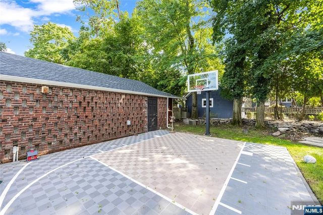 390 Harland Avenue, Haworth, NJ 07641