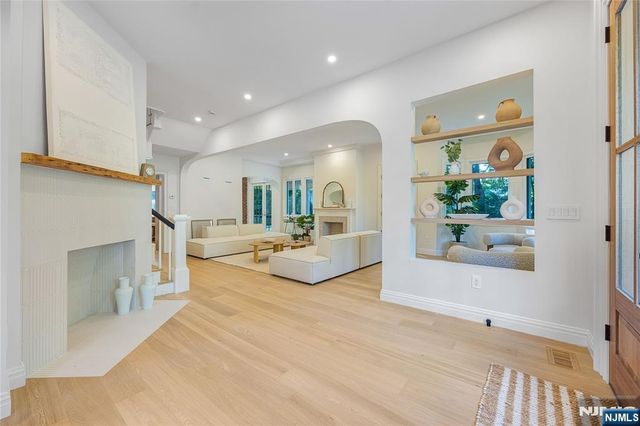 390 Harland Avenue, Haworth, NJ 07641