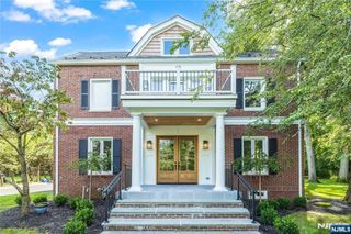 390 Harland Avenue, Haworth, NJ 07641