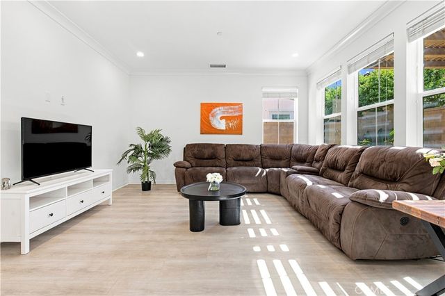 73 Wildvine, Irvine, CA 92620