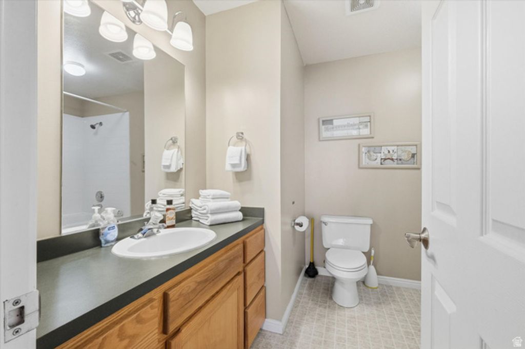 Image 18 of property listing at 929 N HARBOR VILLAGE EAST DR #216B, Garden City, UT 84028