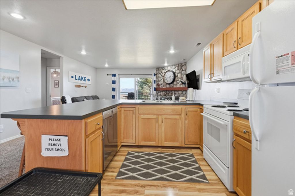 Image 8 of property listing at 929 N HARBOR VILLAGE EAST DR #216B, Garden City, UT 84028