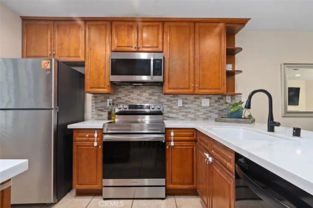 223 Pineview, Irvine, CA 92620