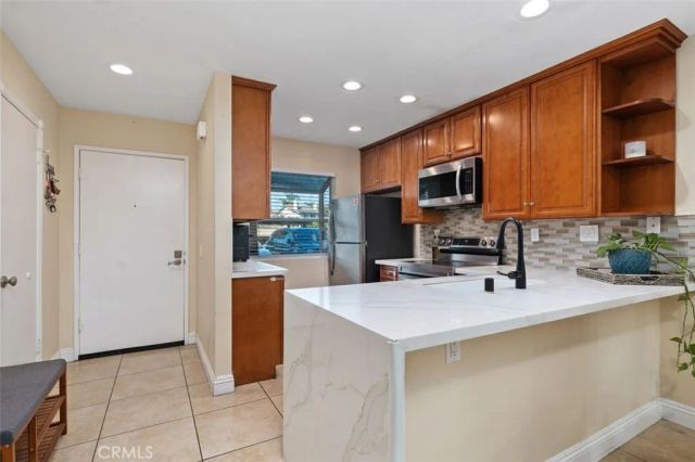 223 Pineview, Irvine, CA 92620