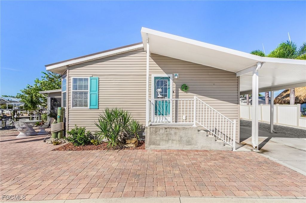 5025 Curlew DR, St James City, FL 33956