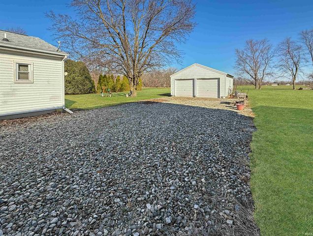 1832 E 800 N, West Lafayette, IN 47906