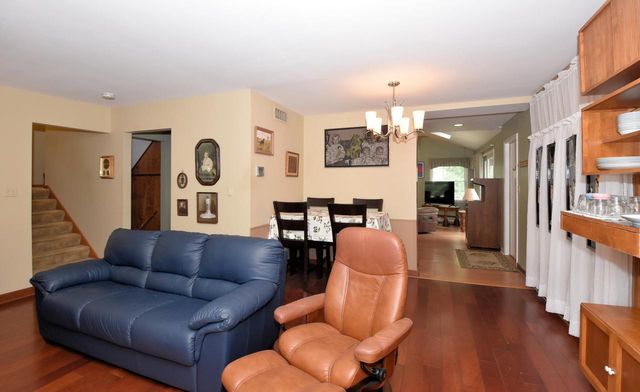 6600 N Braeburn LANE, Glendale, WI 53209