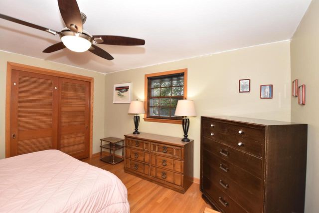 6600 N Braeburn LANE, Glendale, WI 53209